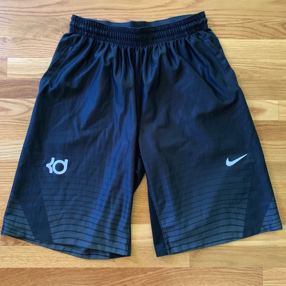 Nike men’s large KD basketball shorts